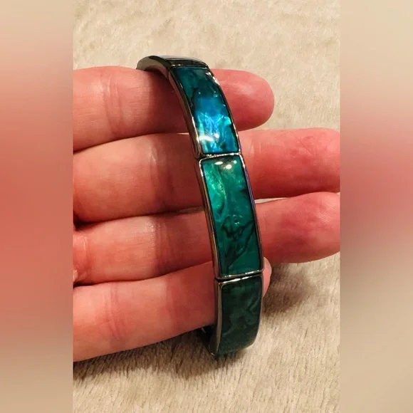 Lia Sophia “Pacifica” Genuine Abalone Stretch Bracelet - Picture 2 of 5